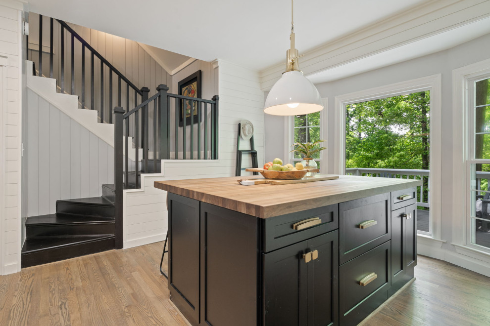 1950 River Way Drive