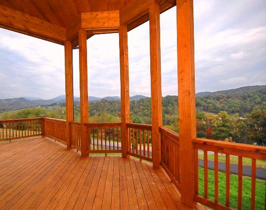 Mountain style deck photo in Charlotte