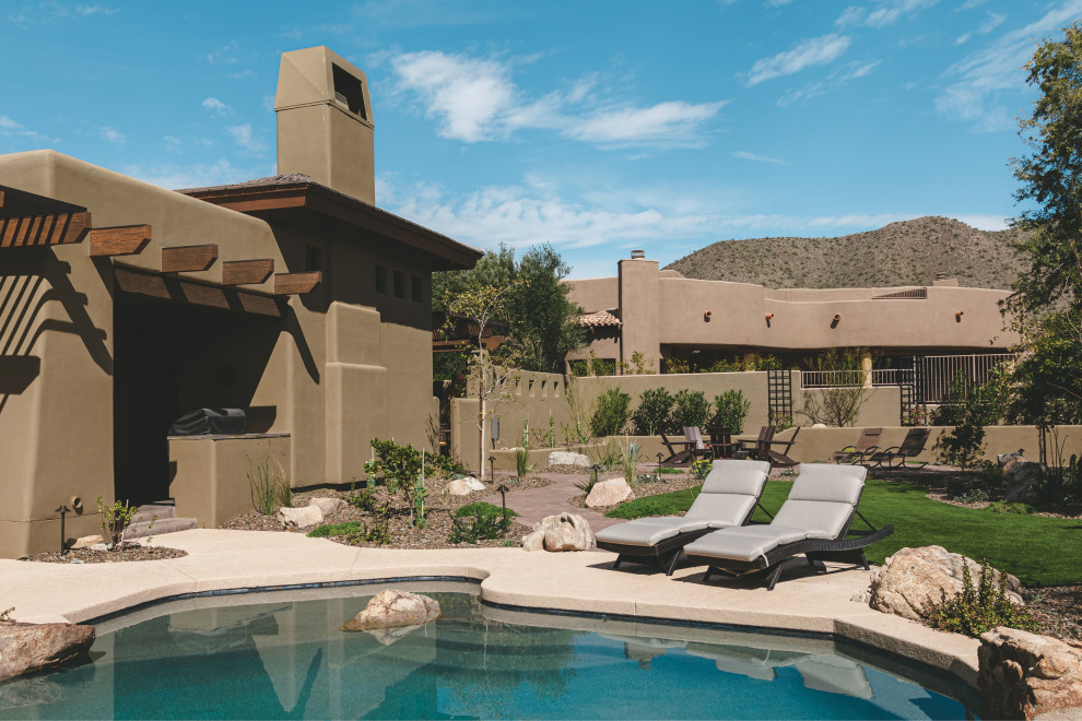 Immagine di una piscina design personalizzata dietro casa con paesaggistica bordo piscina
