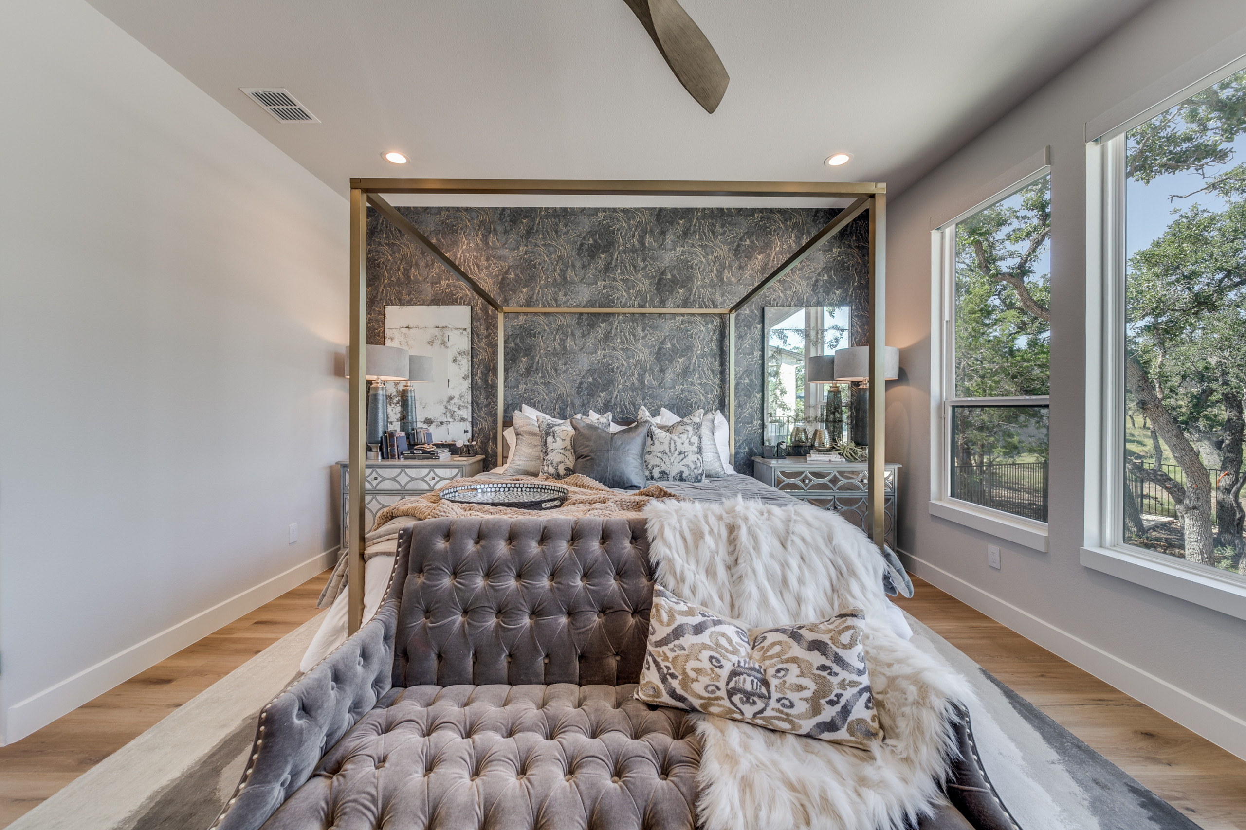 Modern European: 3,830 ft², 4 BR/3 BA/1 ST
