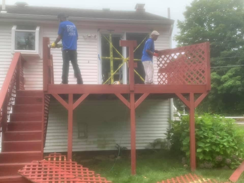Example of a mid-sized backyard second story deck design in Boston with no cover