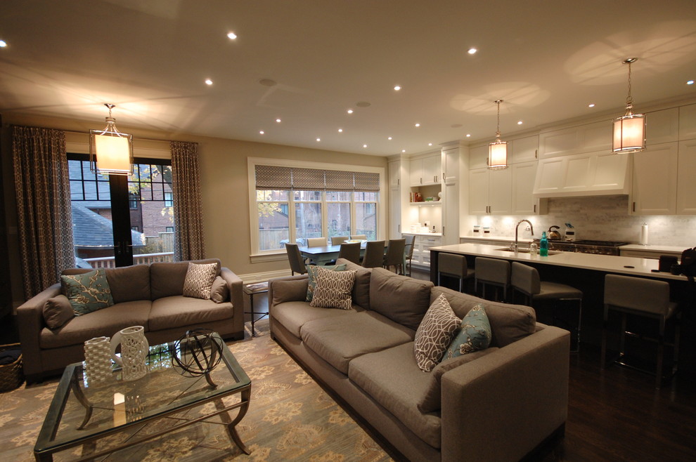 Transitional home design photo in Toronto