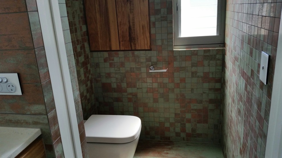 Photo of a contemporary bathroom in Sunshine Coast.