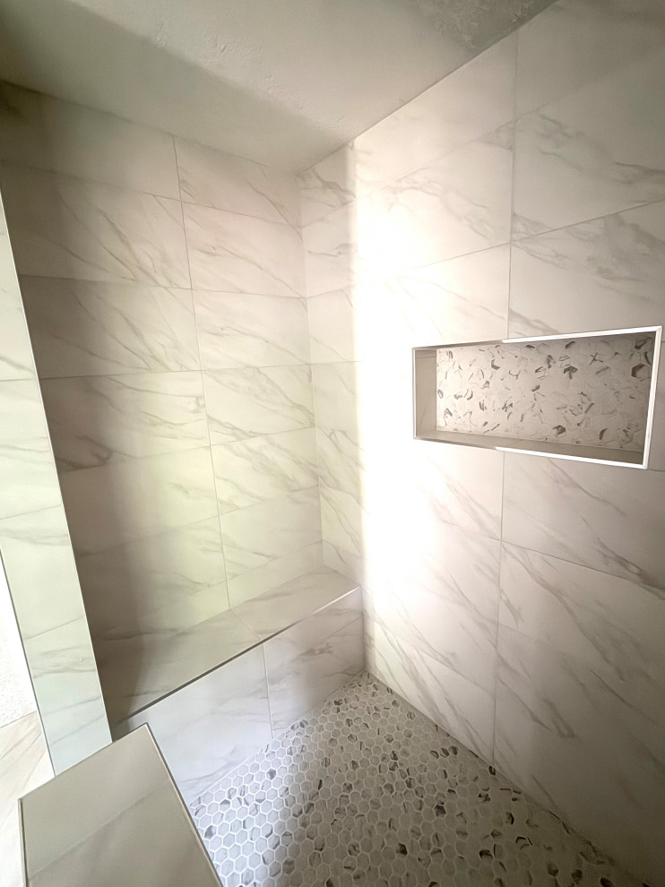 Tile shower with bench and niche