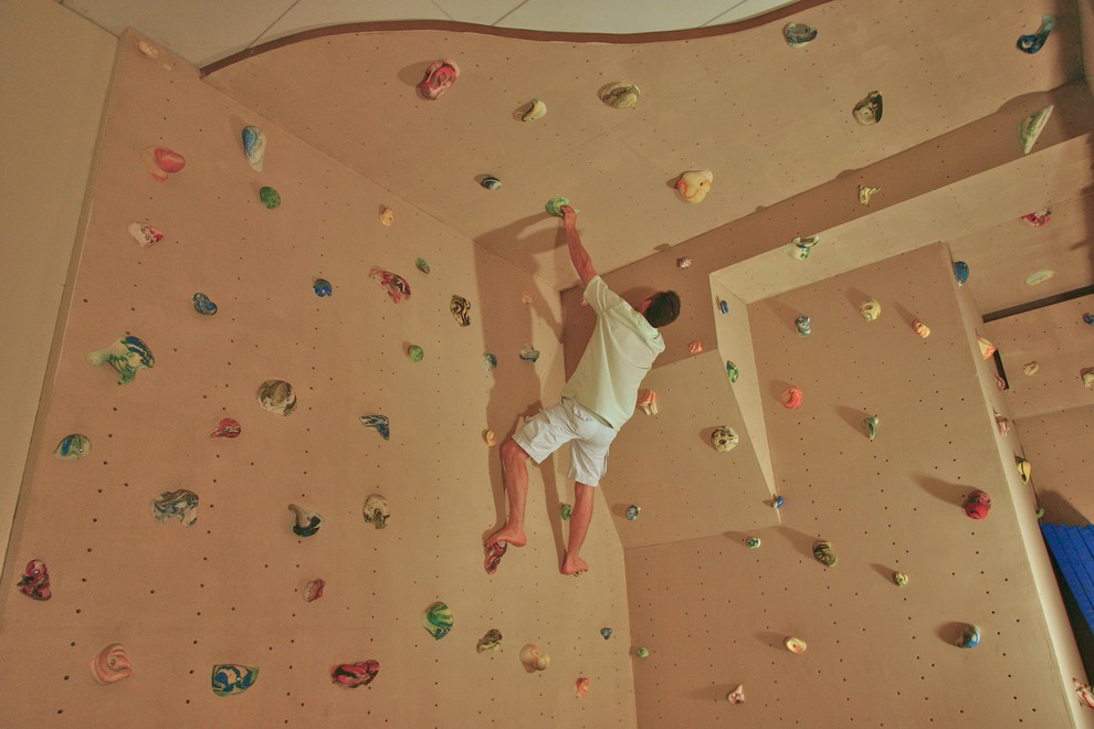 Inspiration for a contemporary home climbing wall in Minneapolis with beige walls.