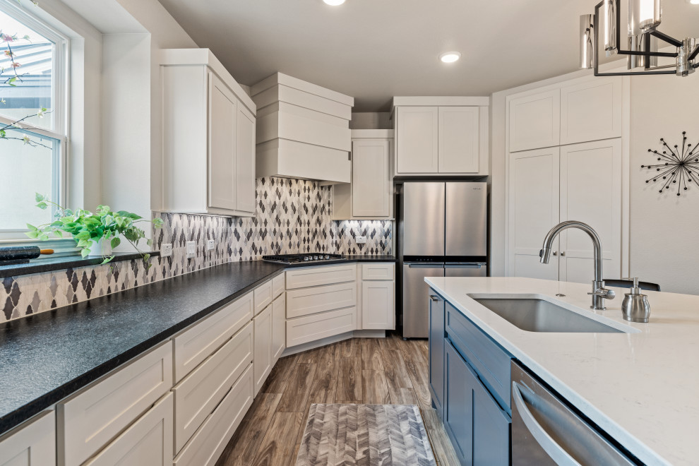 Inspiration for a transitional kitchen remodel in Austin