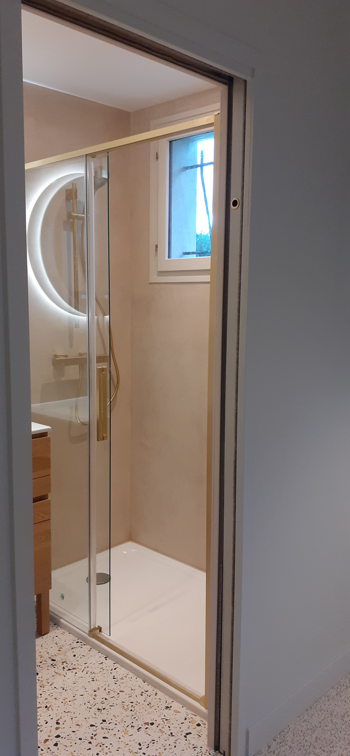 Suite parentale éco-renovée dans une maison des années 70