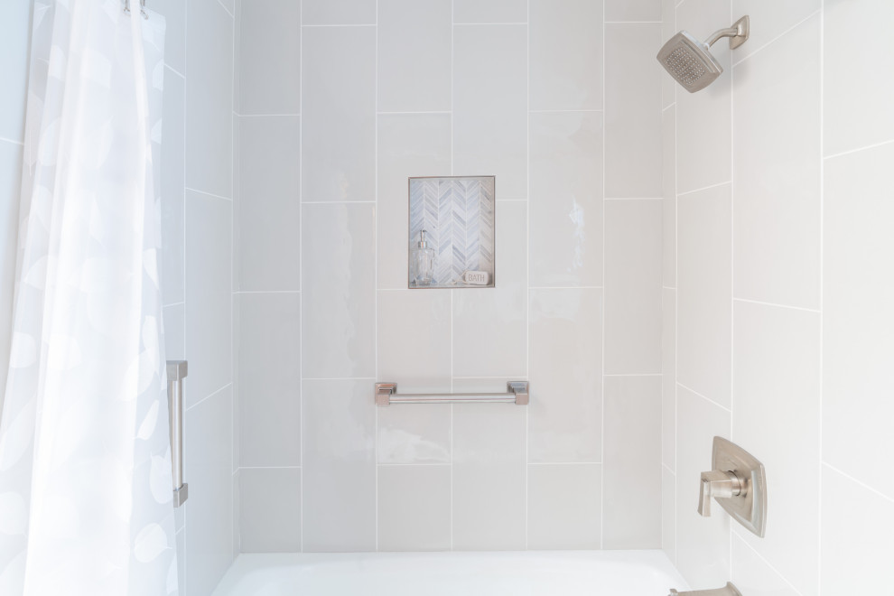 Calming Berkeley Hills Upstairs Bathroom
