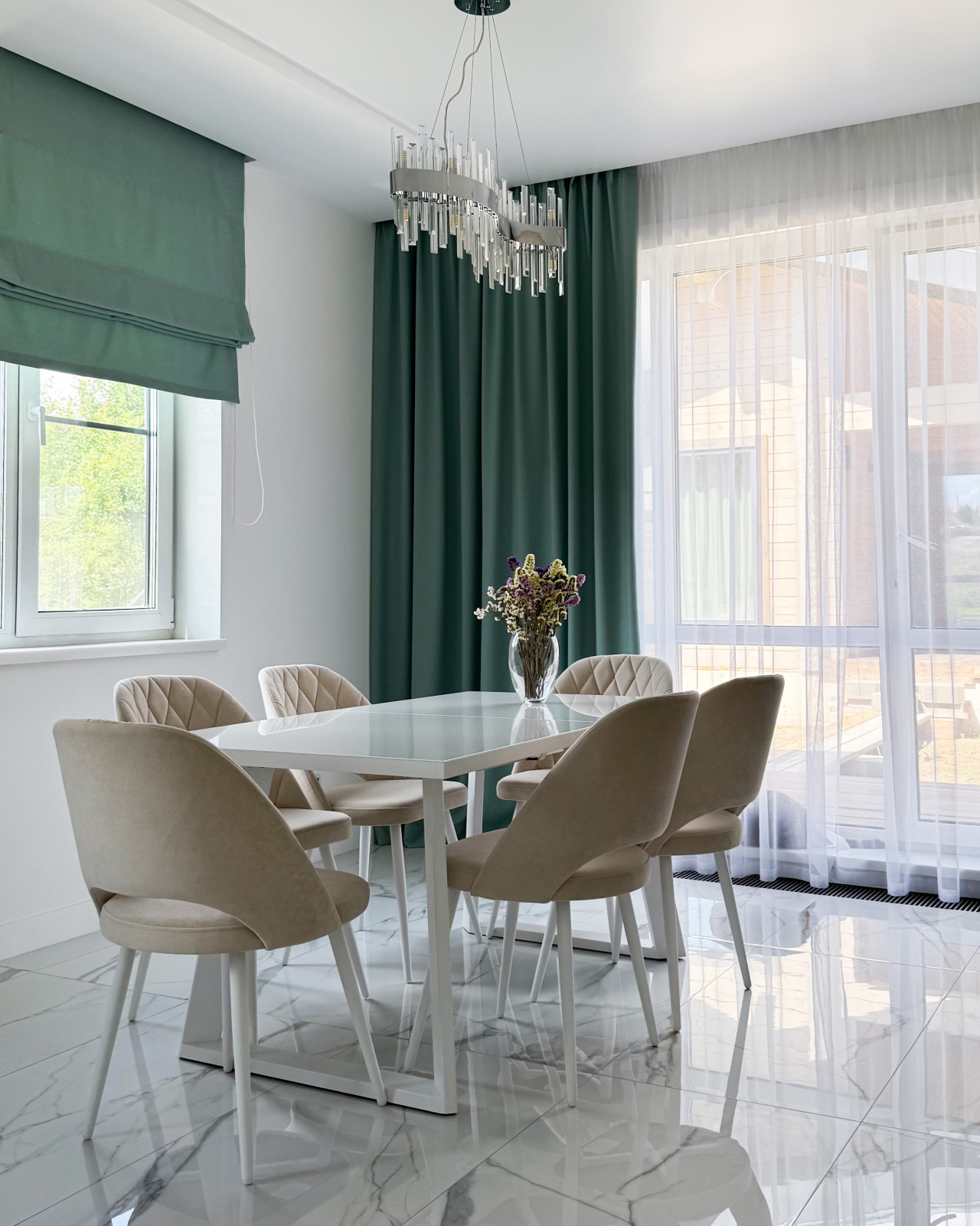 Раскладывающийся стол для приема гостей