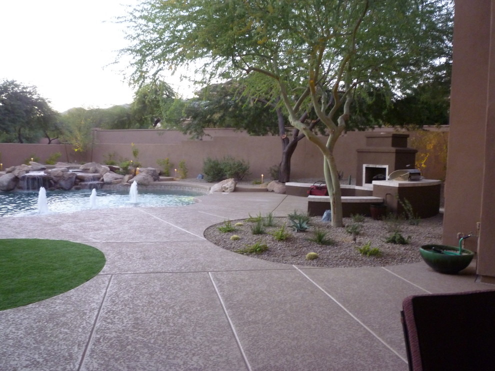 Inspiration for a contemporary garden in Phoenix.