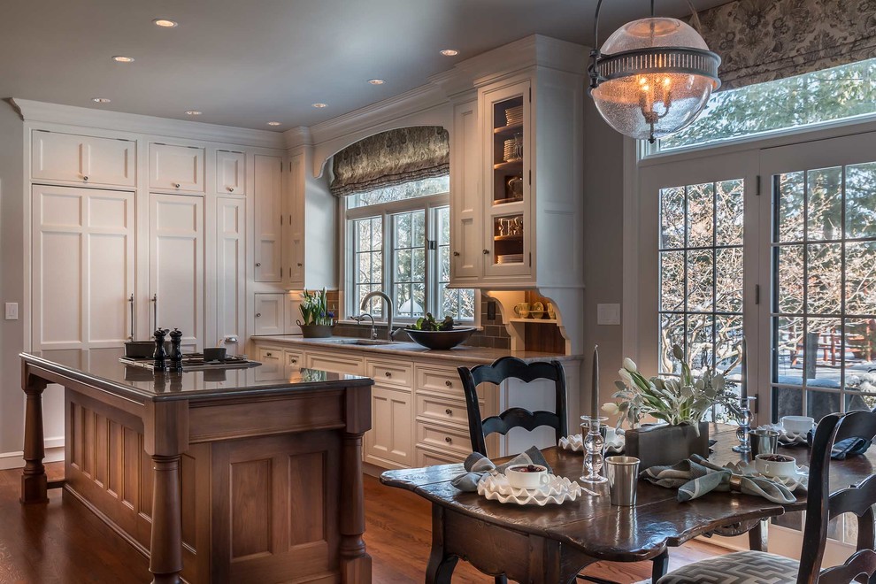 Example of a transitional kitchen design in Chicago