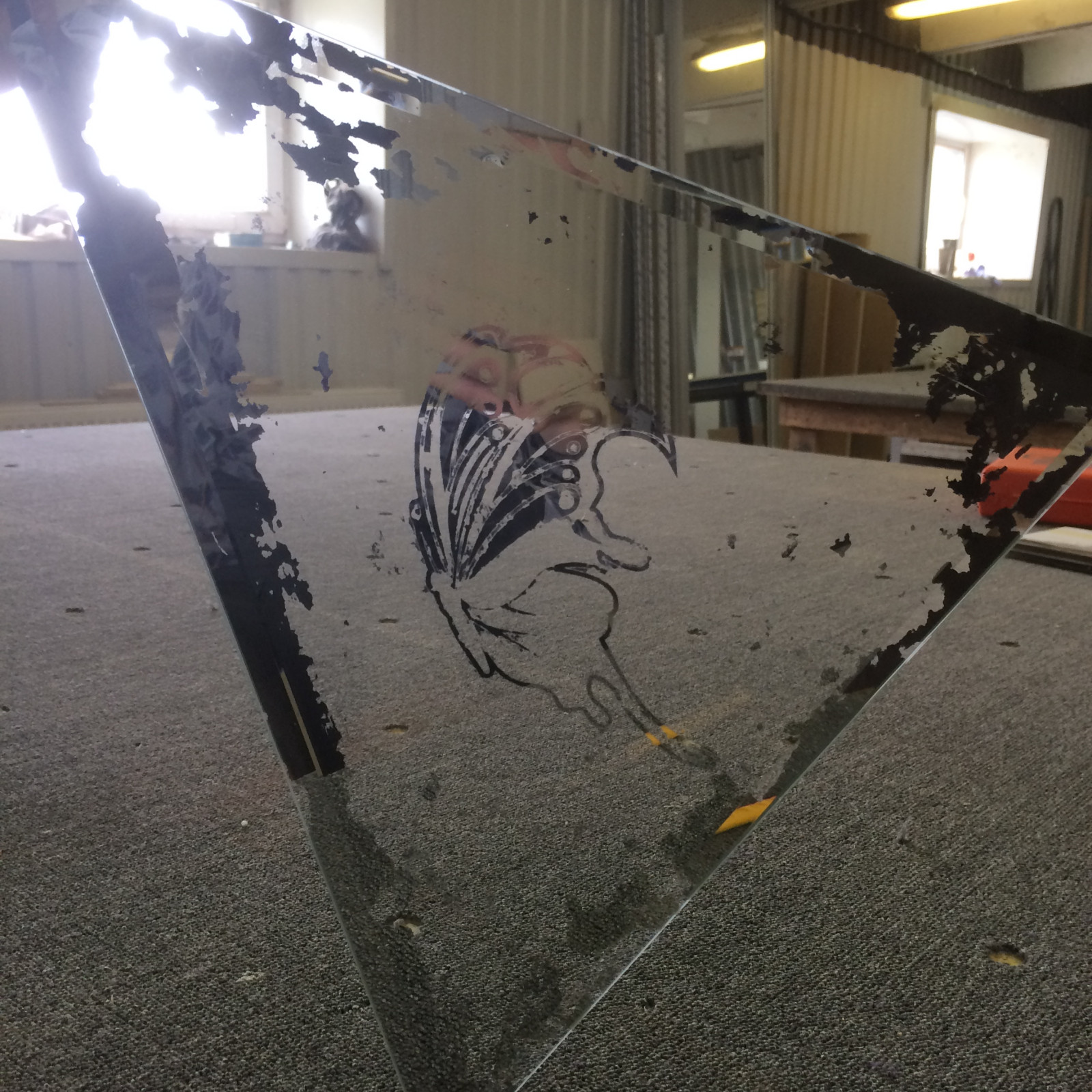 Искусственное старение зеркал и стекла