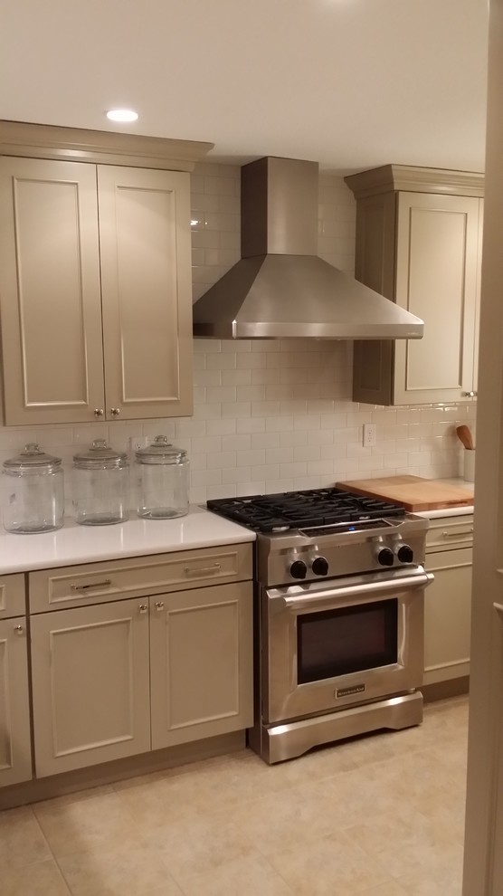 Kitchen - kitchen idea in Denver