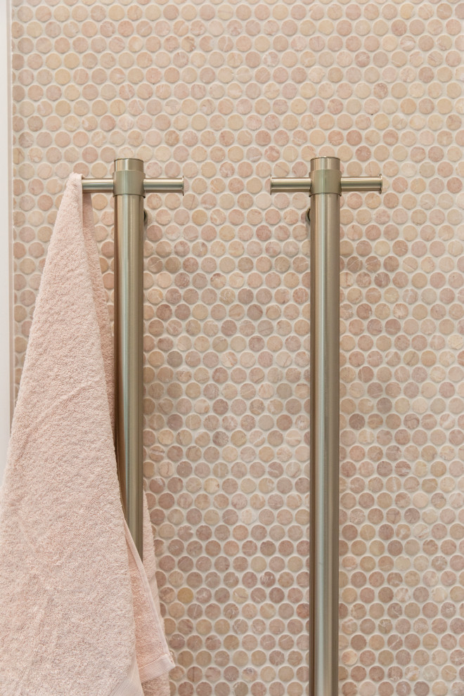 Inspiration for a contemporary 3/4 bathroom in Sydney with flat-panel cabinets, white cabinets, a corner shower, a two-piece toilet, a vessel sink, a hinged shower door, a single vanity and a floating vanity.