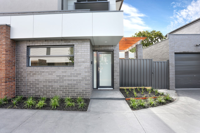 AUSTIN CRESCENT contemporary-entre