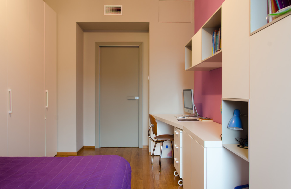 This is an example of a contemporary kids' room in Milan.