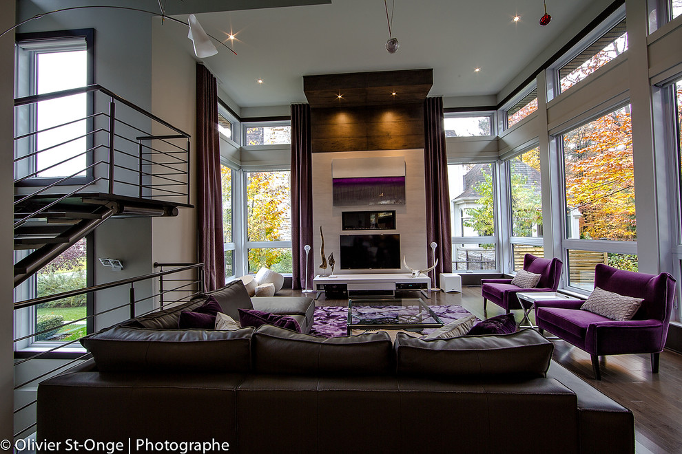 Contemporary living room in Montreal.