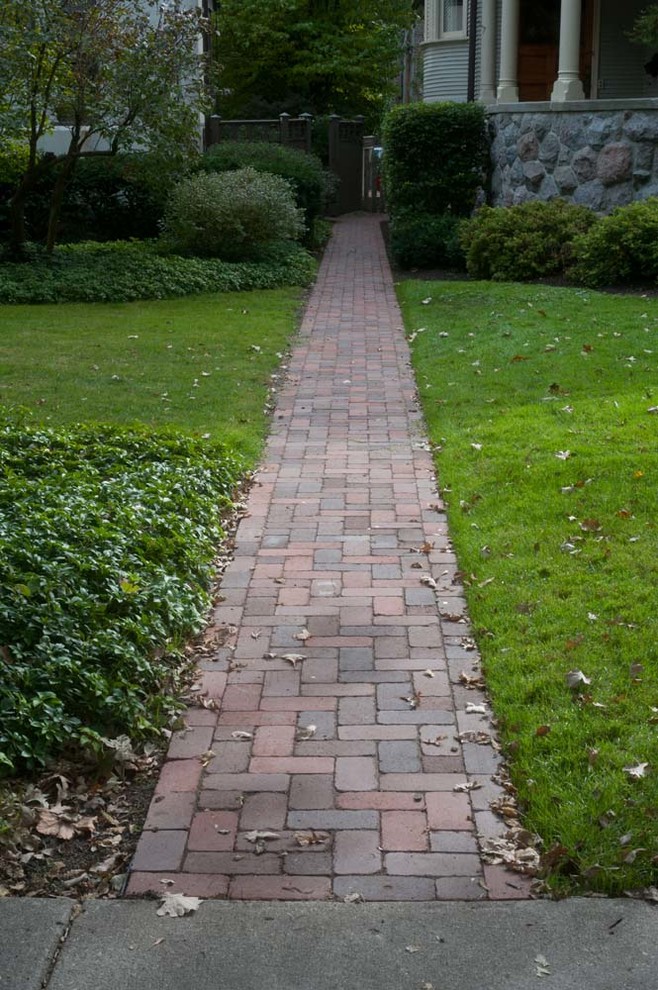This is an example of a mid-sized side yard brick landscaping in Chicago.