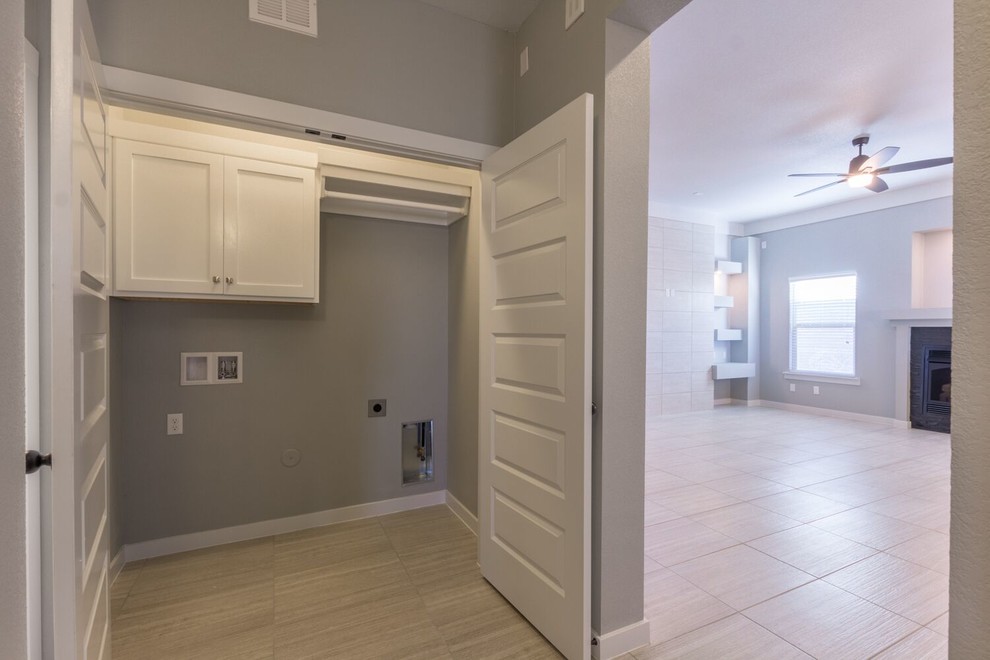 Home design - transitional home design idea in Austin