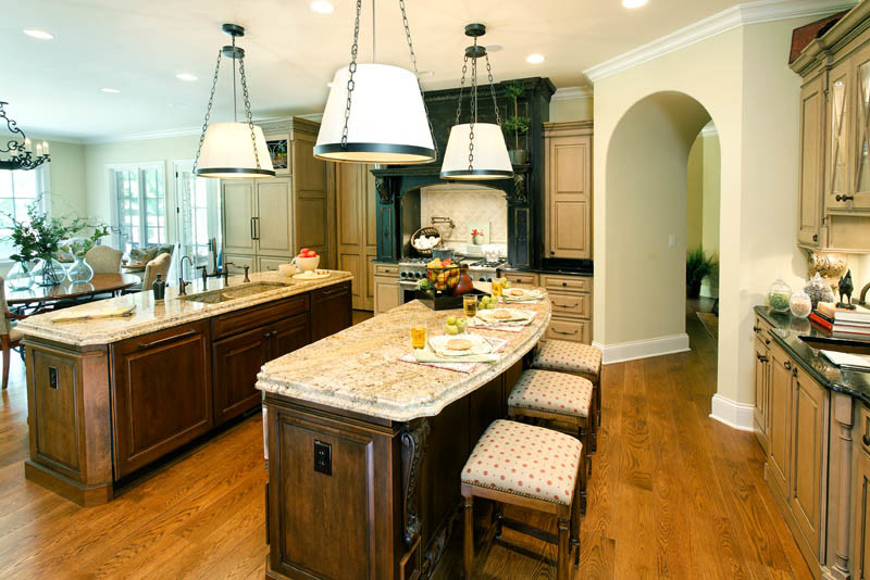 Transitional kitchen photo in Indianapolis
