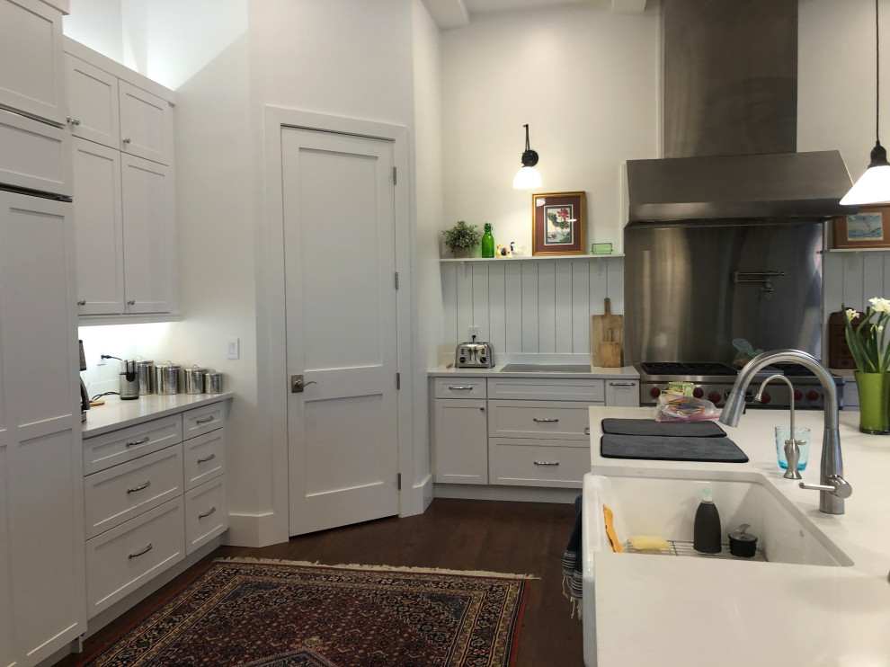 Inspiration for a transitional kitchen remodel in Miami