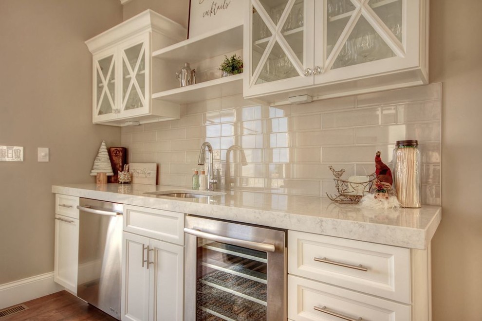 Inspiration for a transitional home design remodel in Chicago