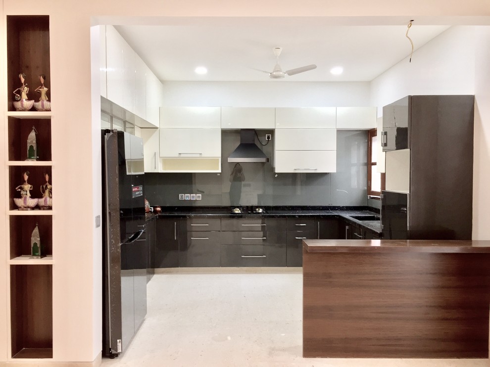 Photo of a contemporary kitchen in Bengaluru.