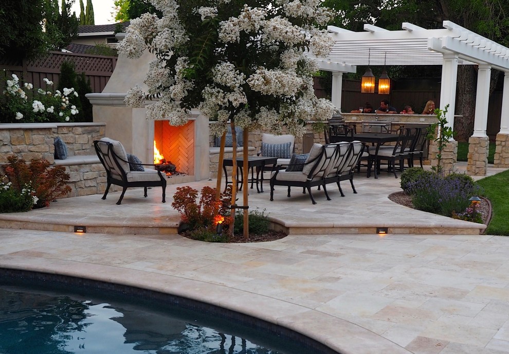 Example of a large classic patio design in San Francisco