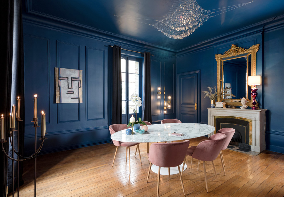 Inspiration for a transitional dining room in Lyon.