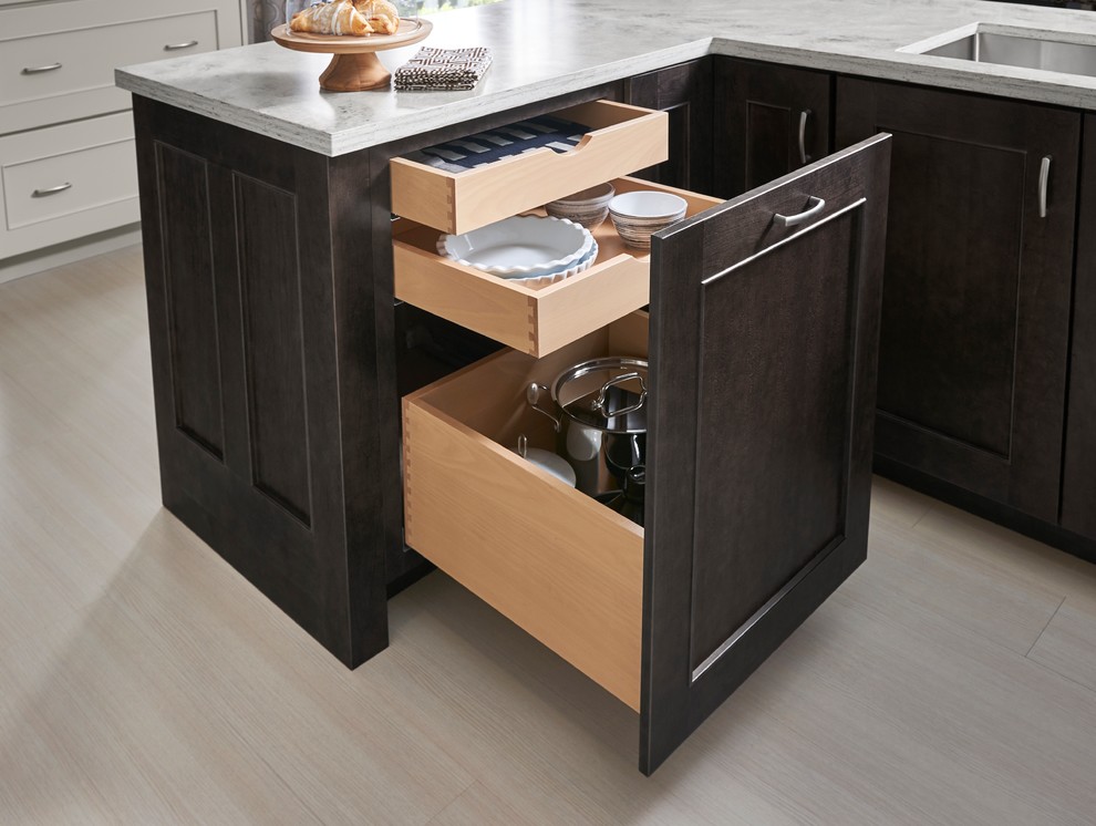 Large transitional l-shaped eat-in kitchen photo with shaker cabinets, white cabinets and an island