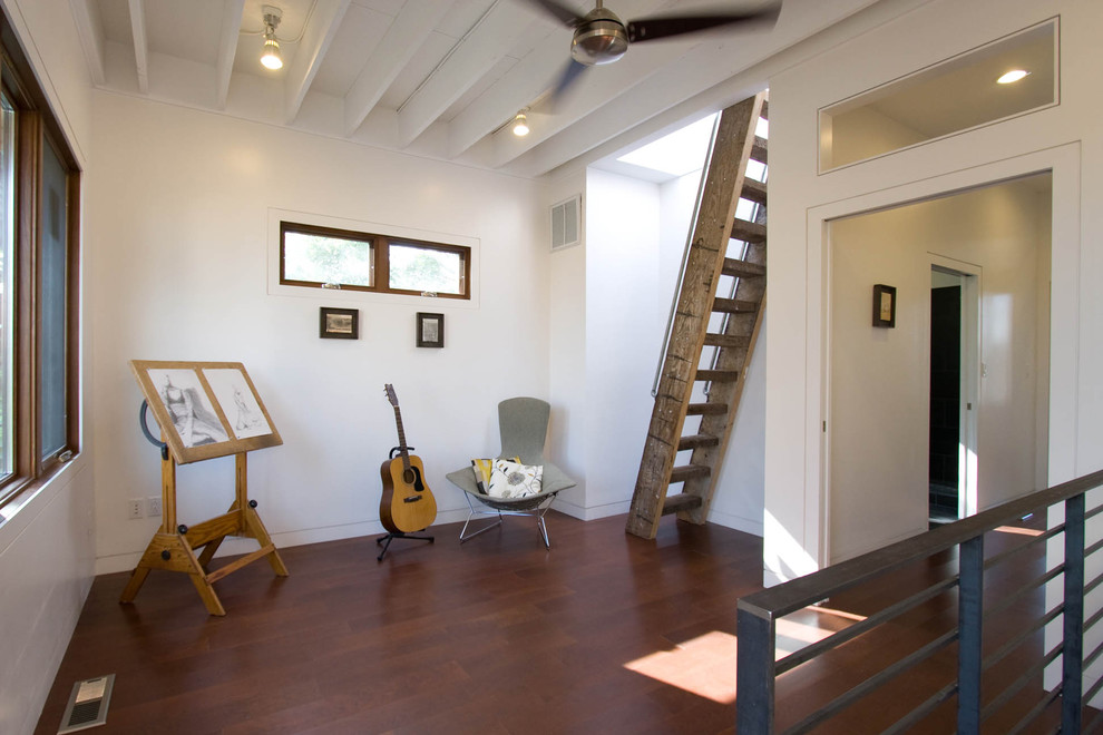 This is an example of a contemporary hallway in Philadelphia with white walls.