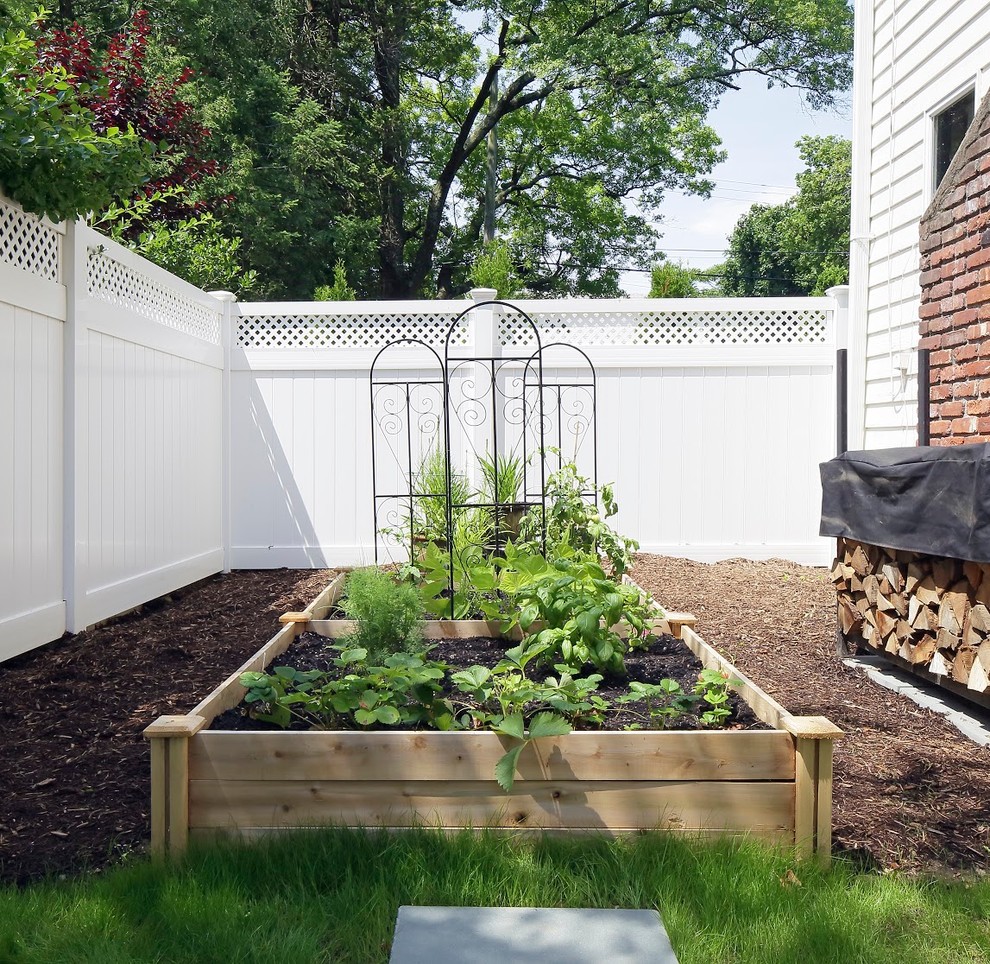 Photo of a large modern backyard full sun formal garden for summer in New York with a vegetable garden and mulch.