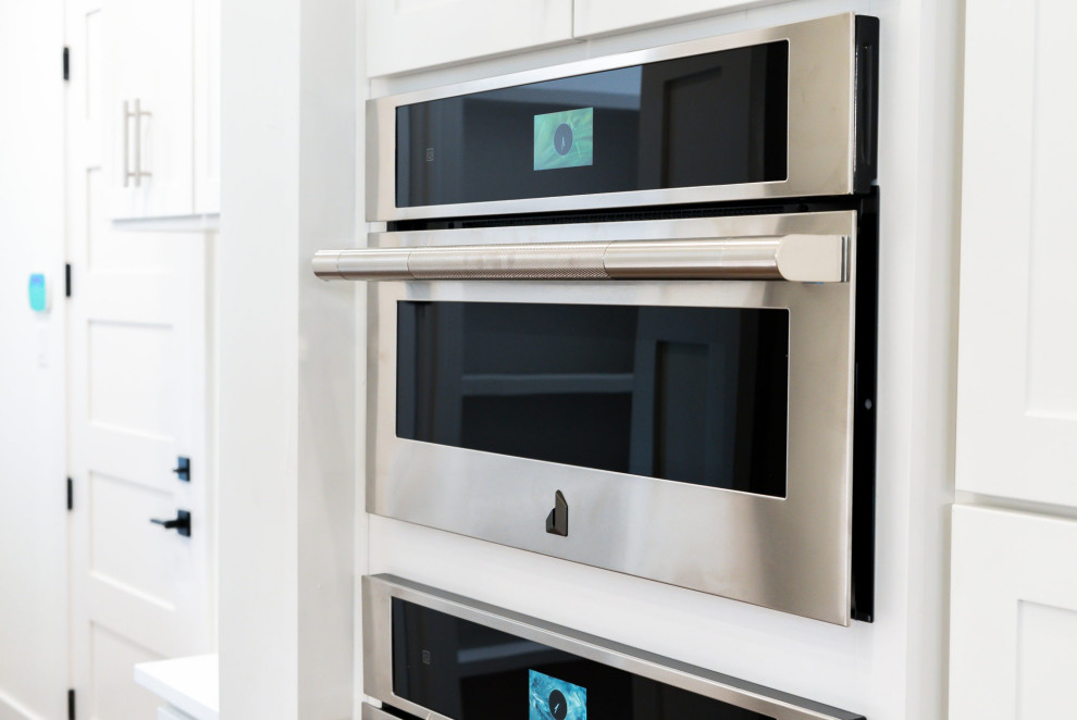 Inspiration for a transitional kitchen remodel in Austin