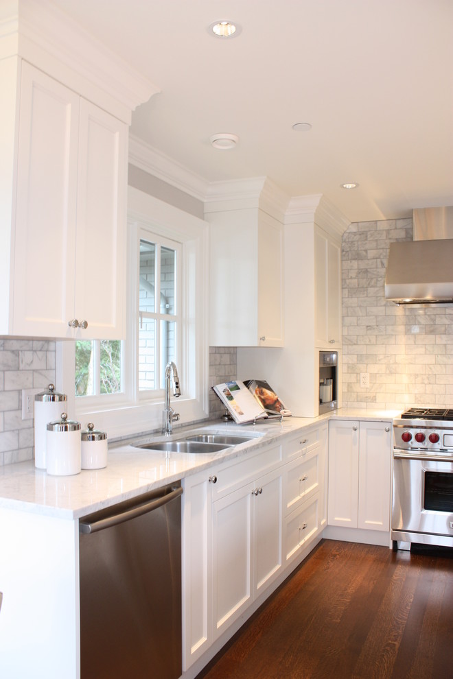 This is an example of a traditional kitchen in Vancouver.