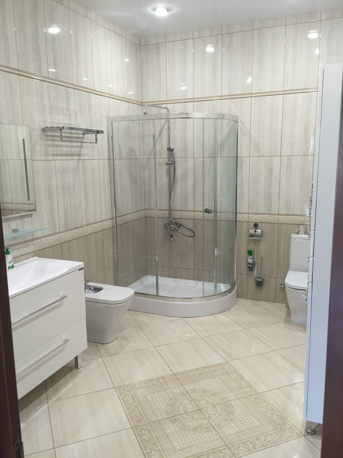 Жилой дом общей площадью более 700 кв. м.