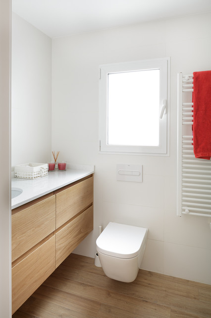 Moderno Cuarto De Ba&ntilde;o minimalistisch-badezimmer