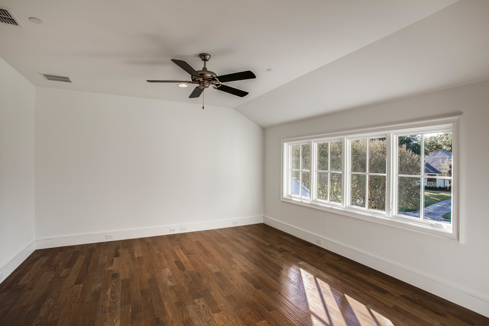 Transitional home design photo in Dallas