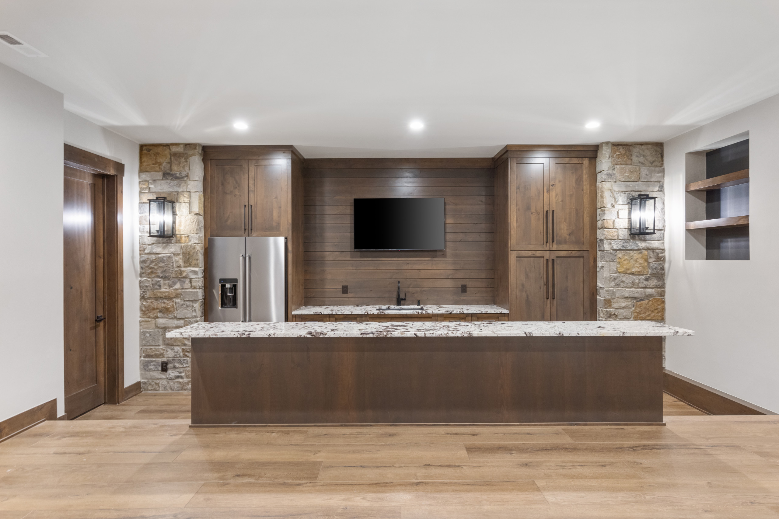 Example of a mountain style home bar design in Omaha