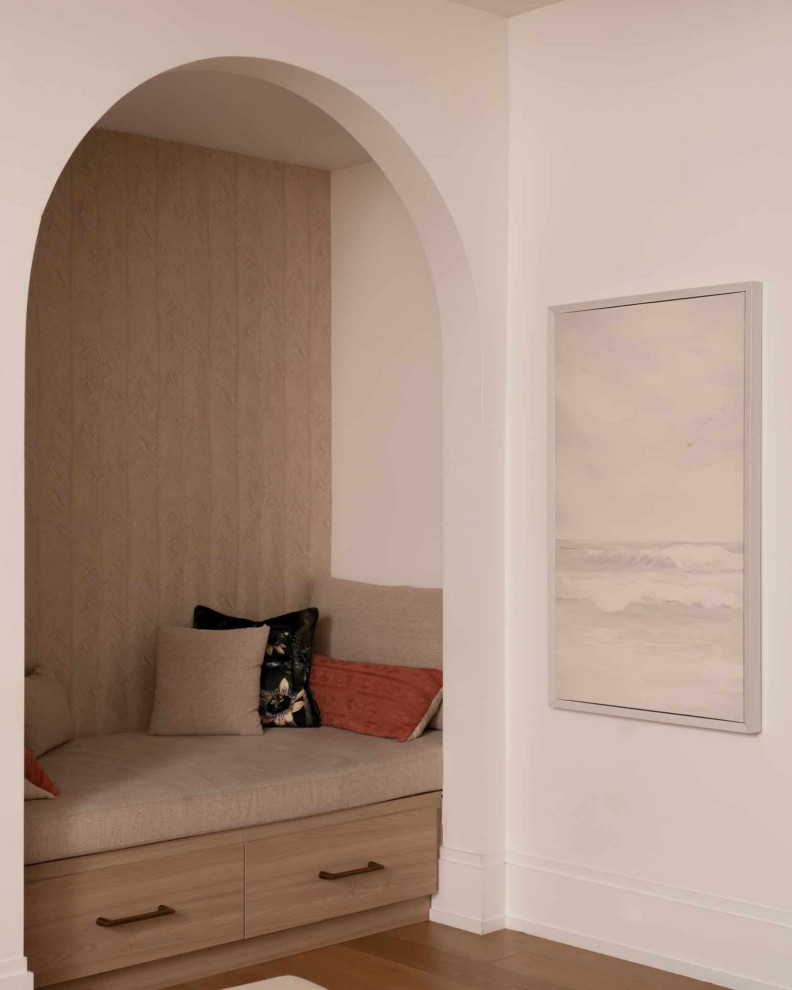 Example of a transitional home design design in Toronto