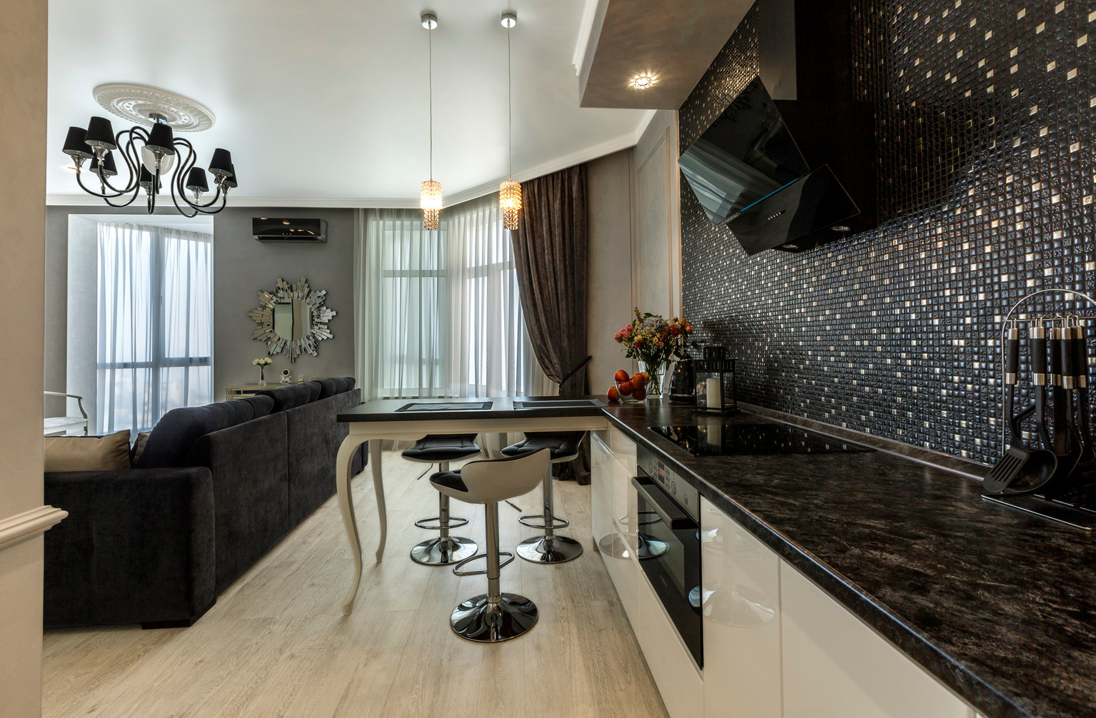 Студия на Пр. комарова