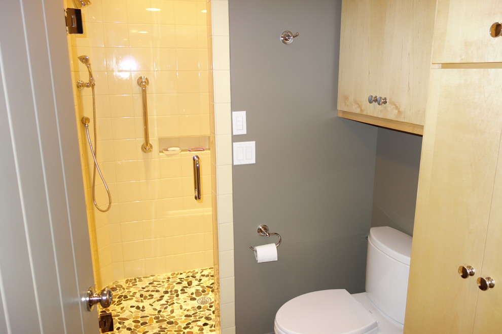 Small modern bathroom in Other with an undermount sink, flat-panel cabinets, light wood cabinets, granite benchtops, an alcove shower, a two-piece toilet, yellow tile, porcelain tile, brown walls and linoleum floors.