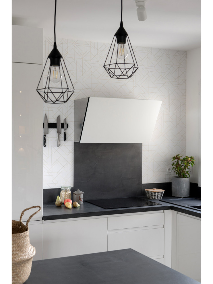 Design ideas for a medium sized contemporary kitchen in Paris.