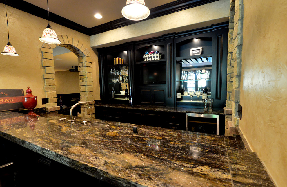 Design ideas for an arts and crafts home bar in Indianapolis.
