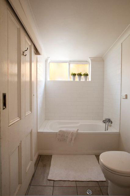 The Old Rented Cottage traditional-bathroom
