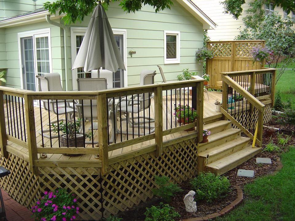 Traditional deck in Charleston.