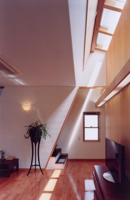 橋のある家 moderne-salon