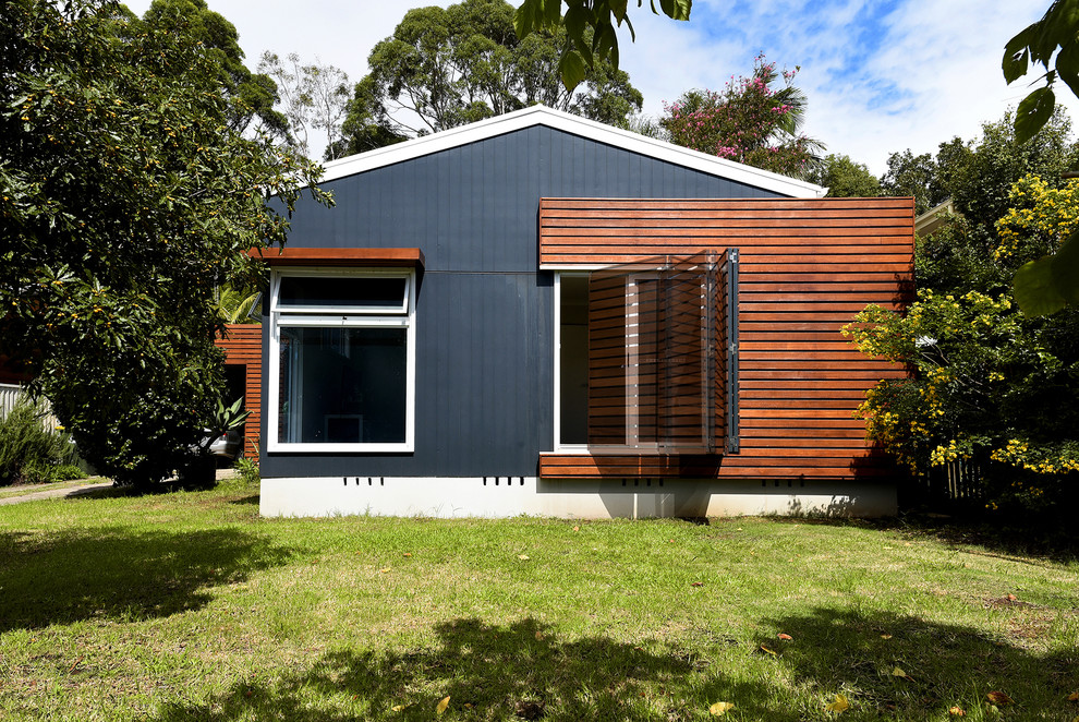 Design ideas for a scandinavian exterior in Wollongong.