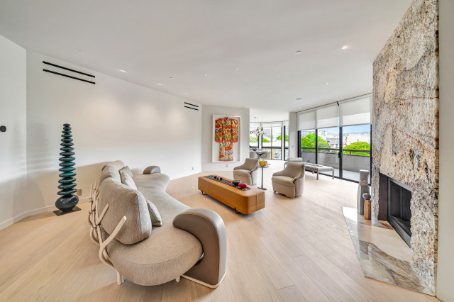 Beverly Hills Condo modern-wohnbereich