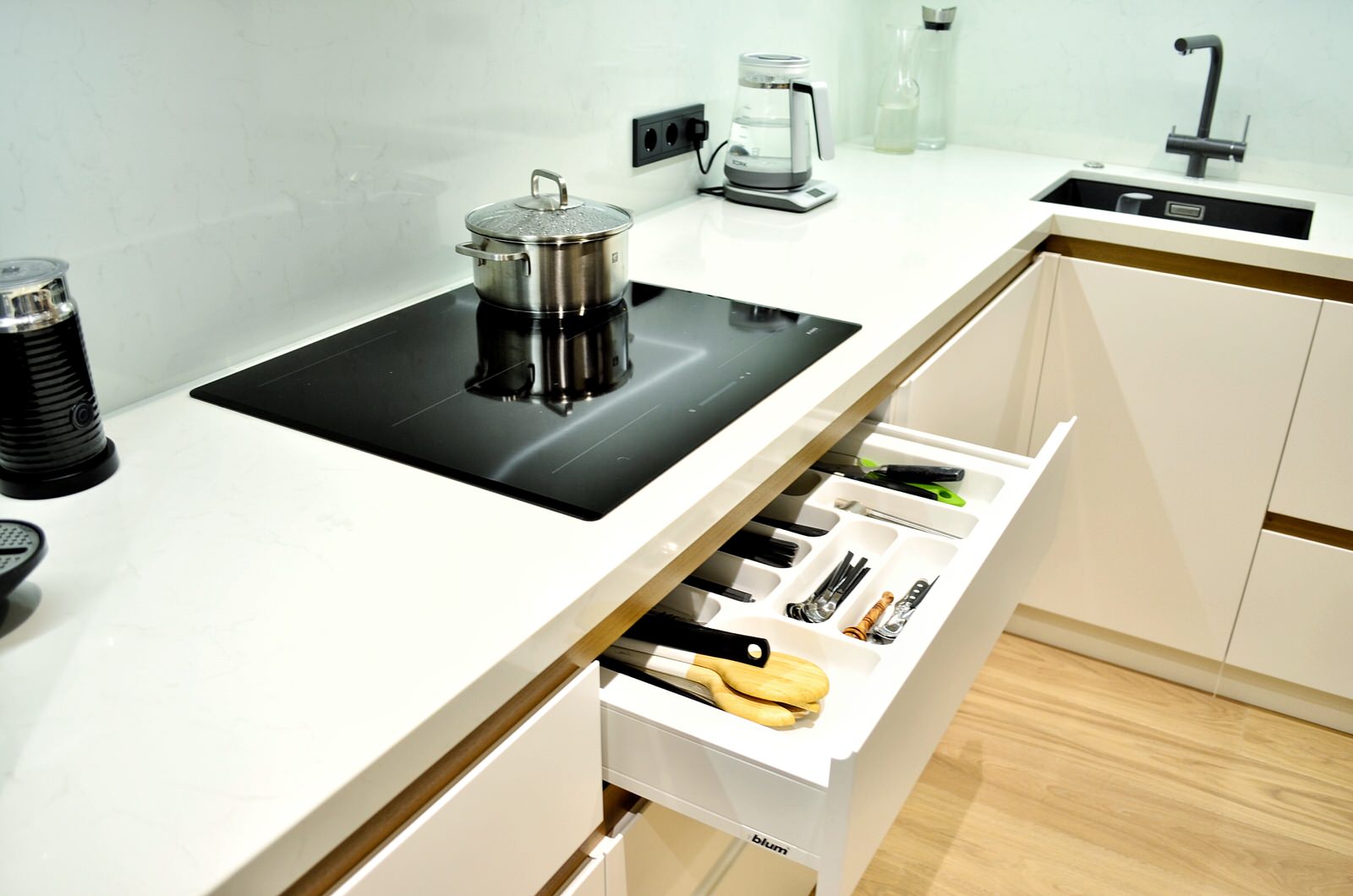 Современная кухня в стиле модерн