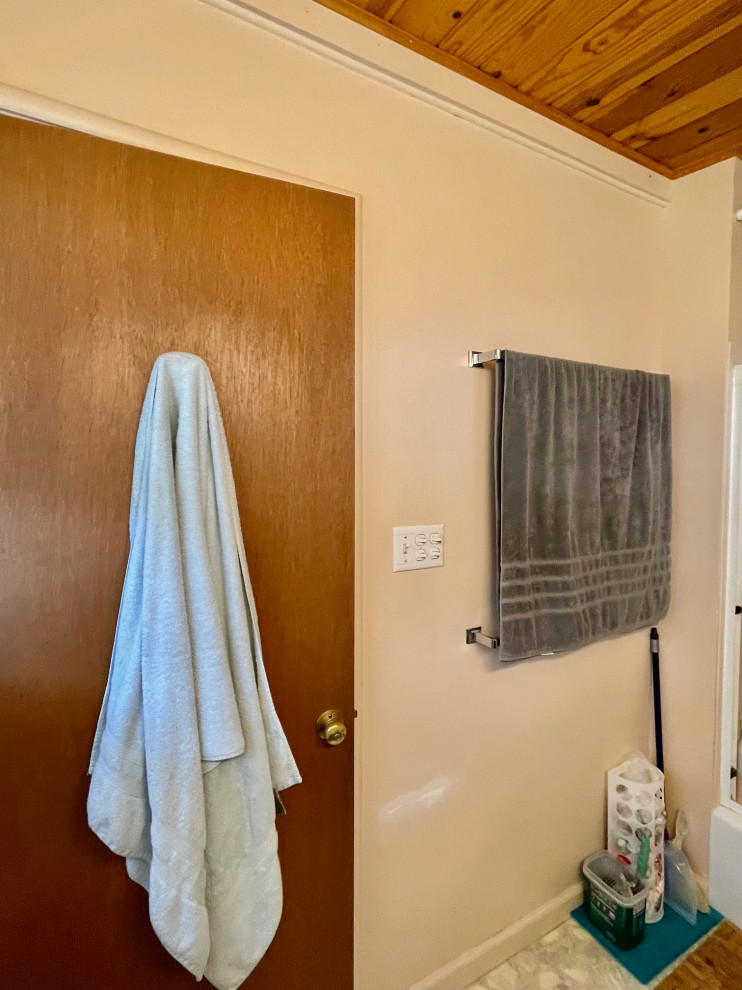 Stacked Tile Master Bathroom in El Cerrito